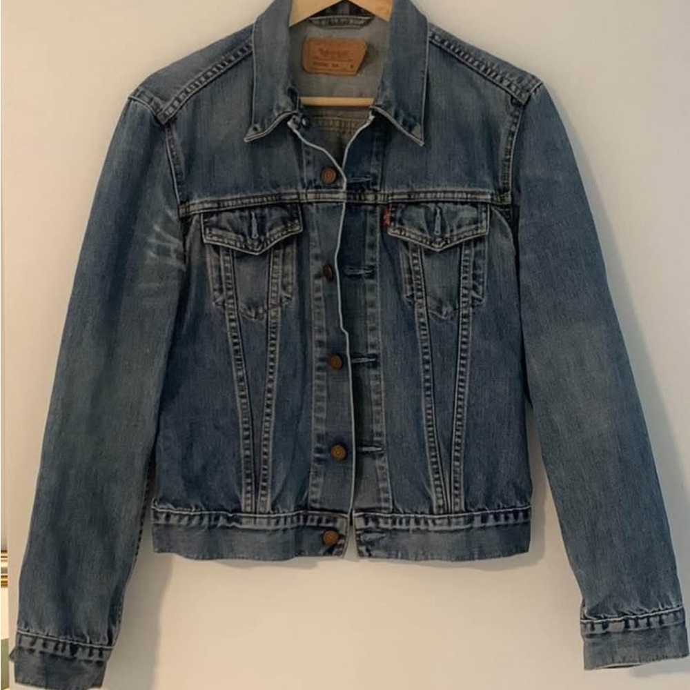 Levi's Blue vintage Jean Jacket Classic Cropped Design